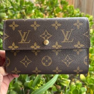 #1 𝓛𝓞𝓤𝓘𝓢 𝓥𝓤𝓘𝓣𝓣𝓞𝓝 Porte Trésor Etui Papiers trifold walle